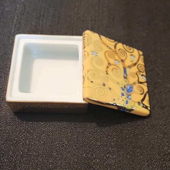 GUSTAV KLIMT " TREE OF LIFE"SMALL CERAMIC LIDDED TRINKET BOX - Picture 4 of 6